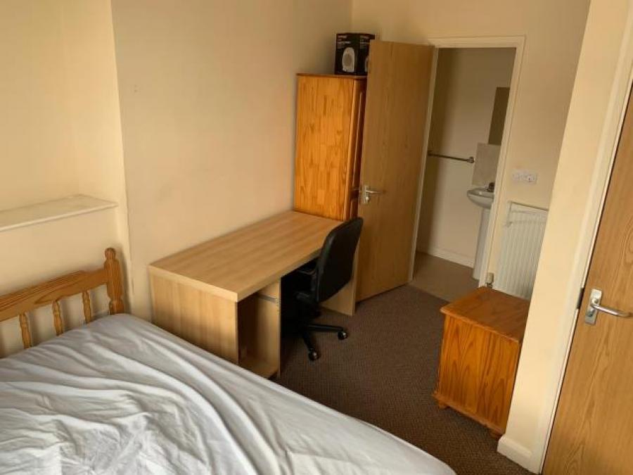 76 West Hill Road, Plymouth
