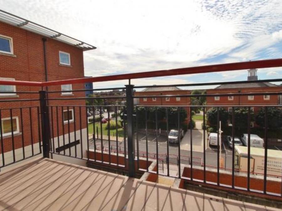 Flat 10, Brecon House, The Canalside, Gunwharf Quays, Portsmouth