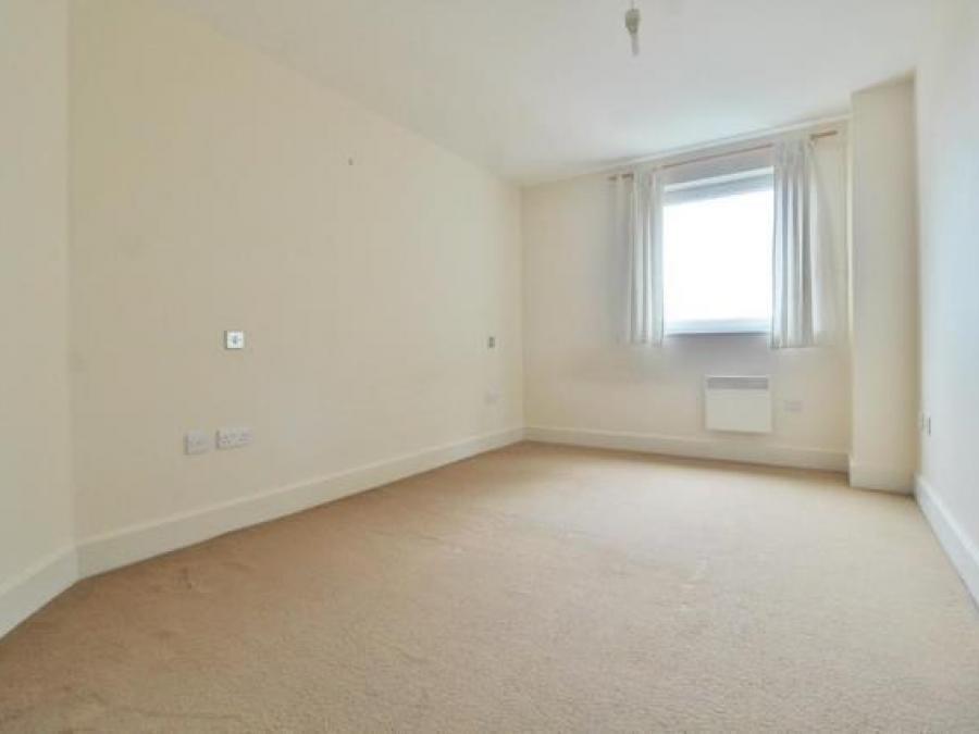 Flat 10, Brecon House, The Canalside, Gunwharf Quays, Portsmouth