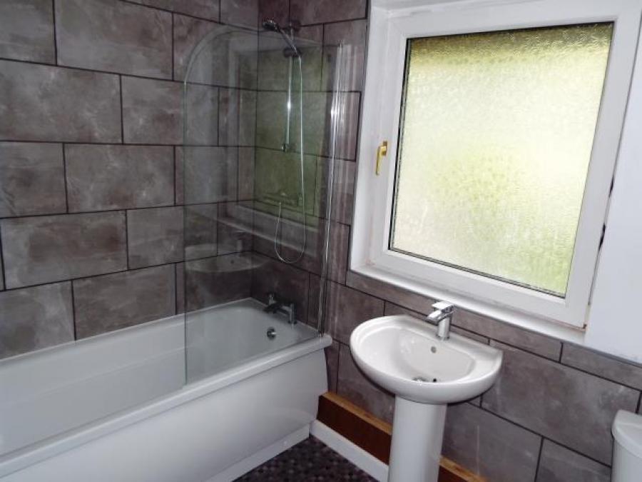 136 Dewhurst Road, Huddersfield