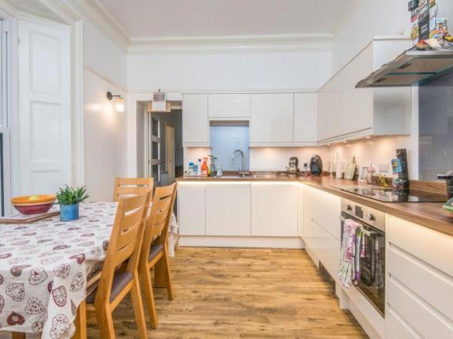 Flat 7 Hambleton House, 15 Barnpark Road, Teignmouth, Devon