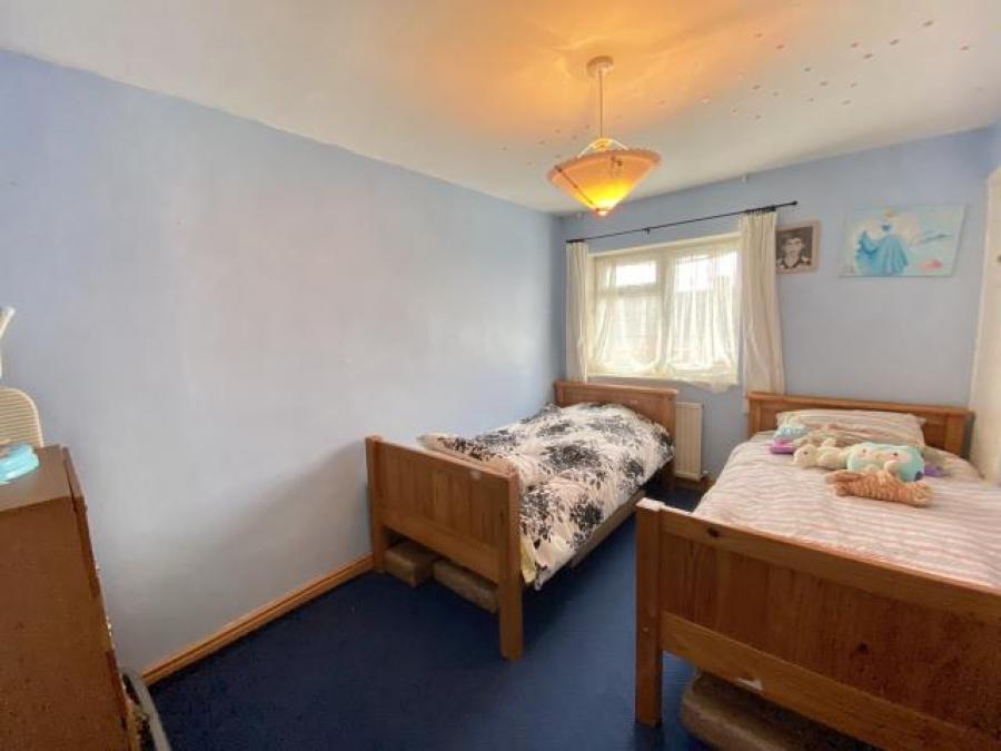 14 Elaine Close, Exeter