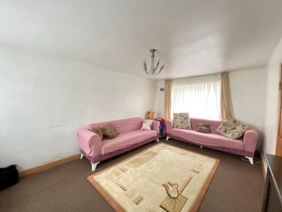 14 Elaine Close, Exeter