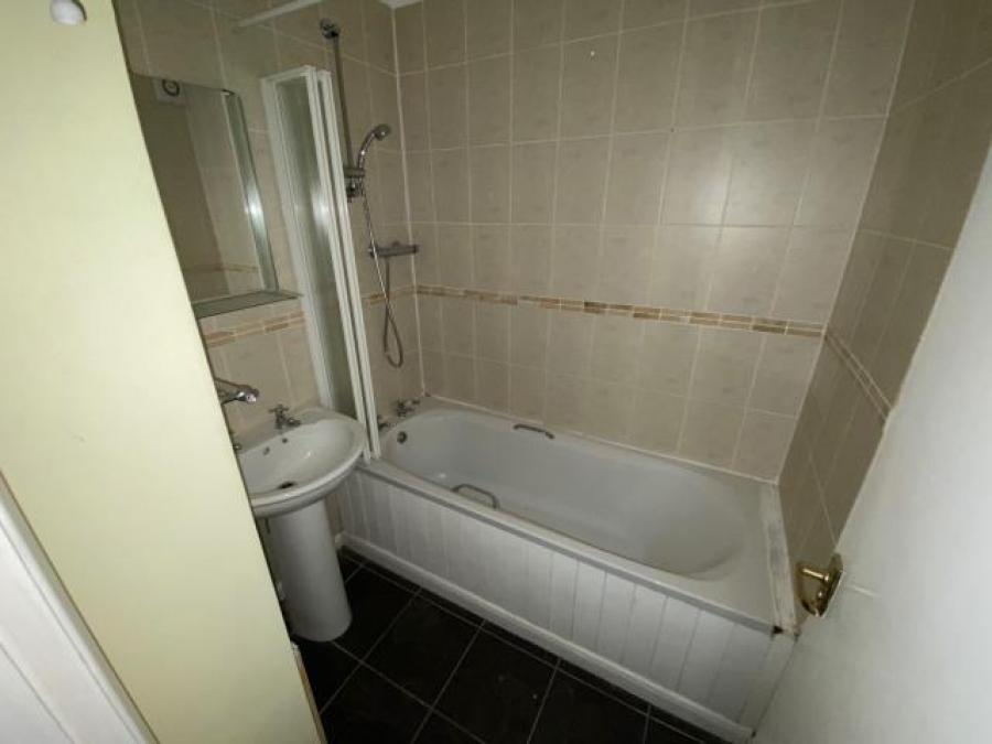 Flat 3, Longpark Lodge, 66 Thurlow Road