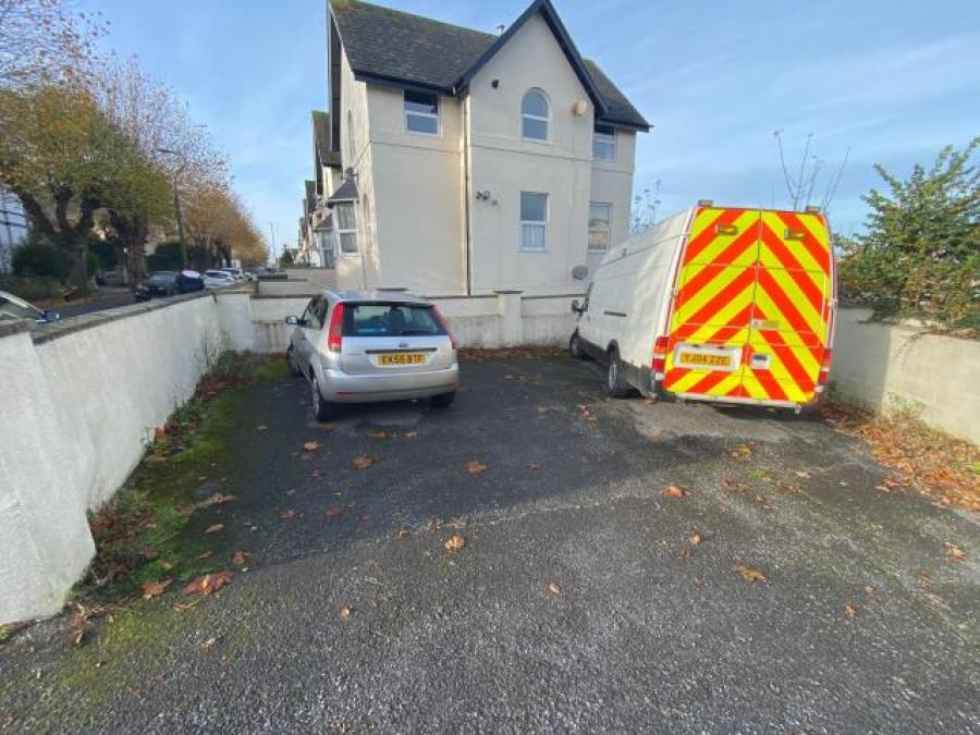 Flat 3, Longpark Lodge, 66 Thurlow Road