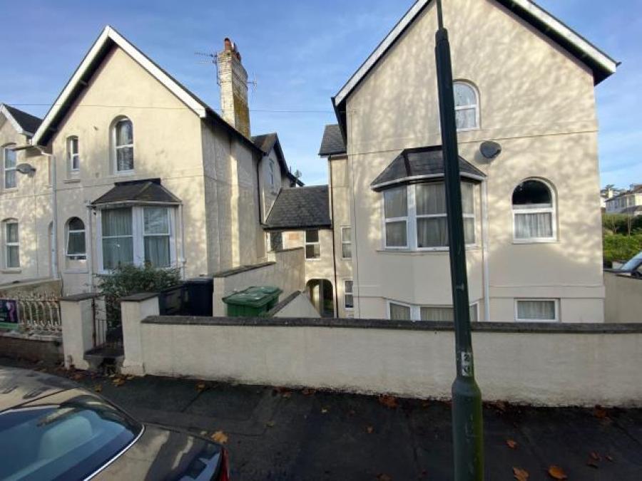 Flat 3, Longpark Lodge, 66 Thurlow Road