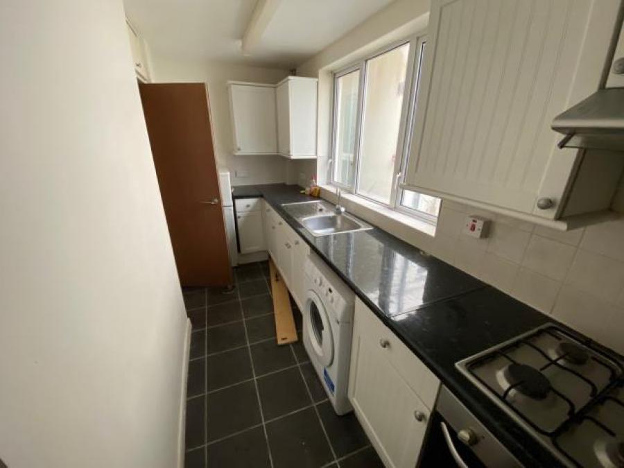Flat 3, Longpark Lodge, 66 Thurlow Road