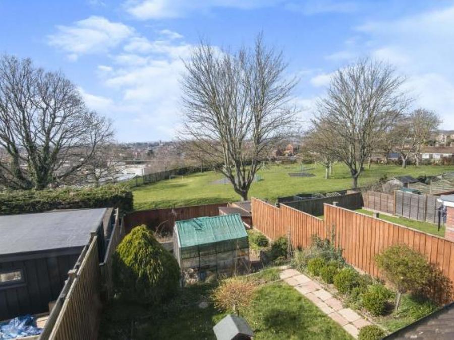 32 Quarry Park Road, Exeter