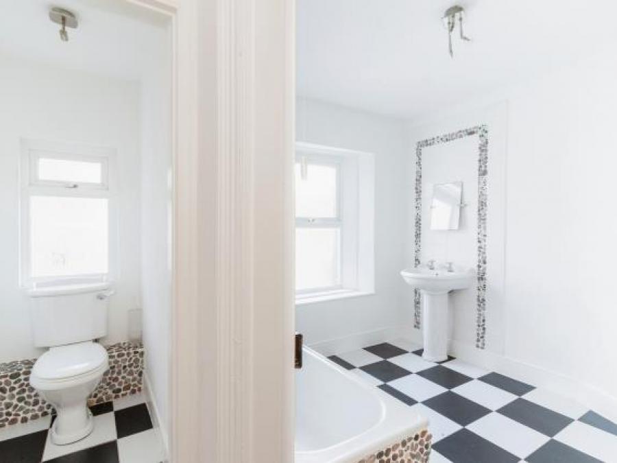 3 Upton Road, Torquay