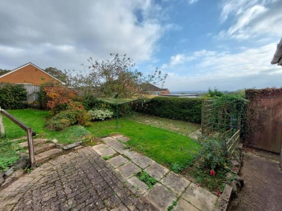 15 Broadparks Avenue, Exeter