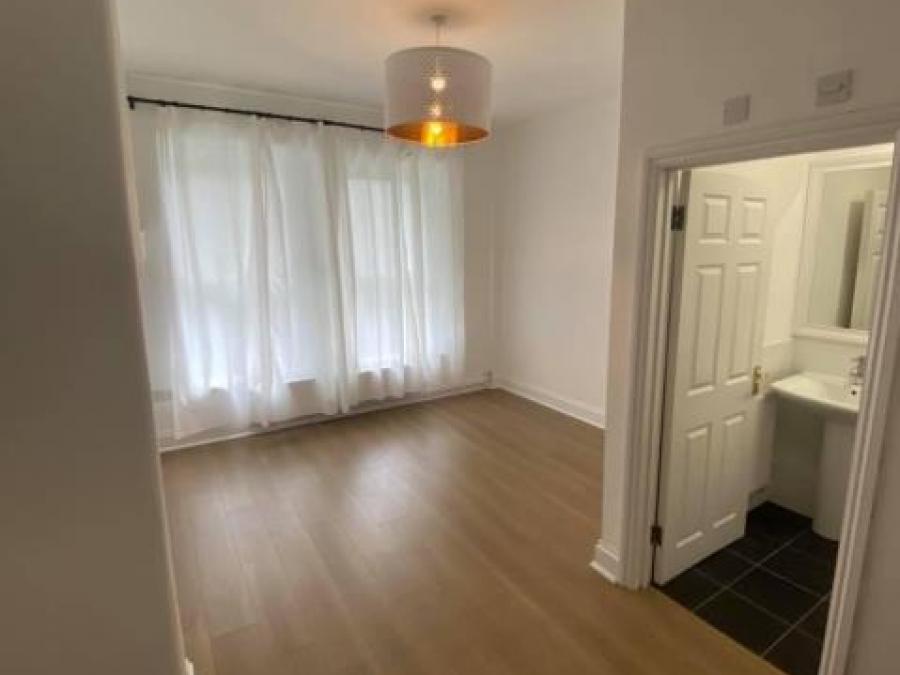 Flat 2, 10 Queens Gate, Lipson, Plymouth