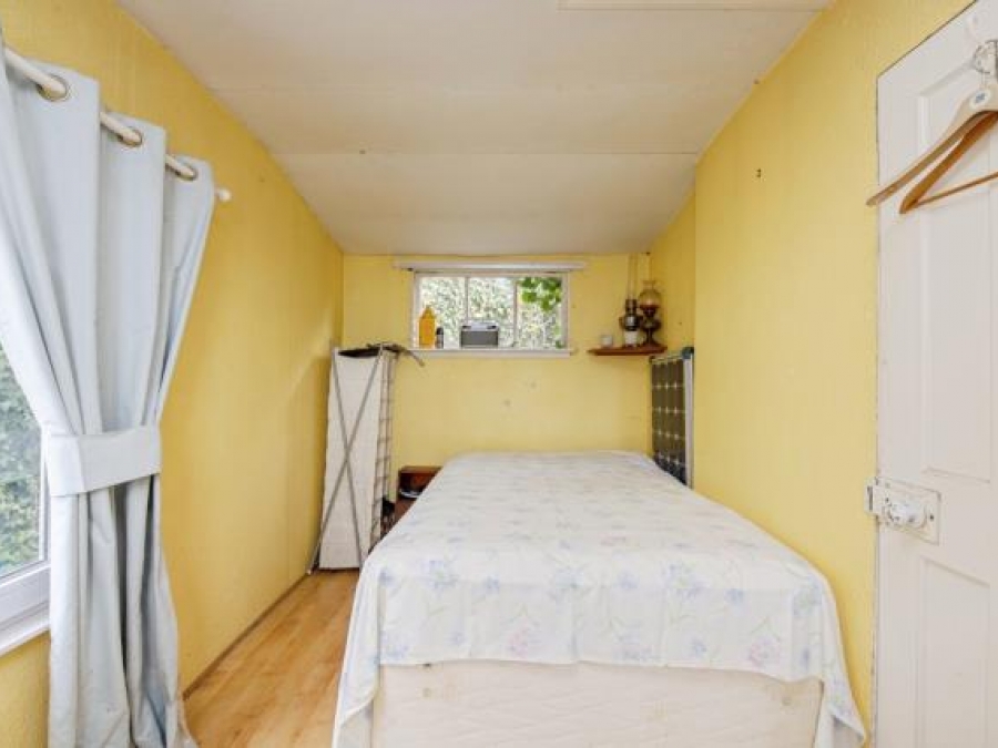 Chalet 16 'thatledo', Treninnow & Wiggle Cliff, Millbrook, Cornwall