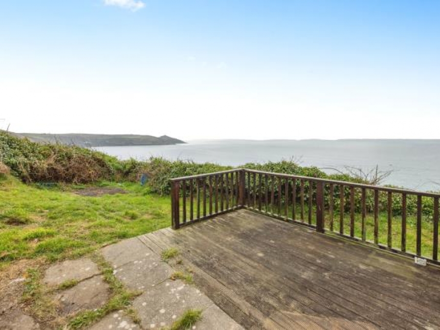 Chalet 16 'thatledo', Treninnow & Wiggle Cliff, Millbrook, Cornwall
