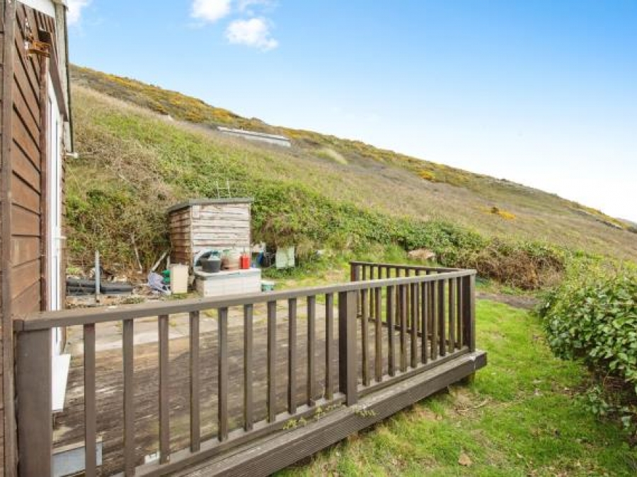 Chalet 16 'thatledo', Treninnow & Wiggle Cliff, Millbrook, Cornwall