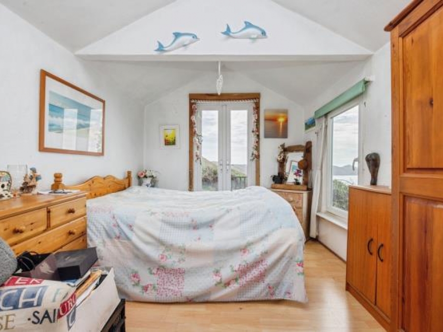 Chalet 16 'thatledo', Treninnow & Wiggle Cliff, Millbrook, Cornwall