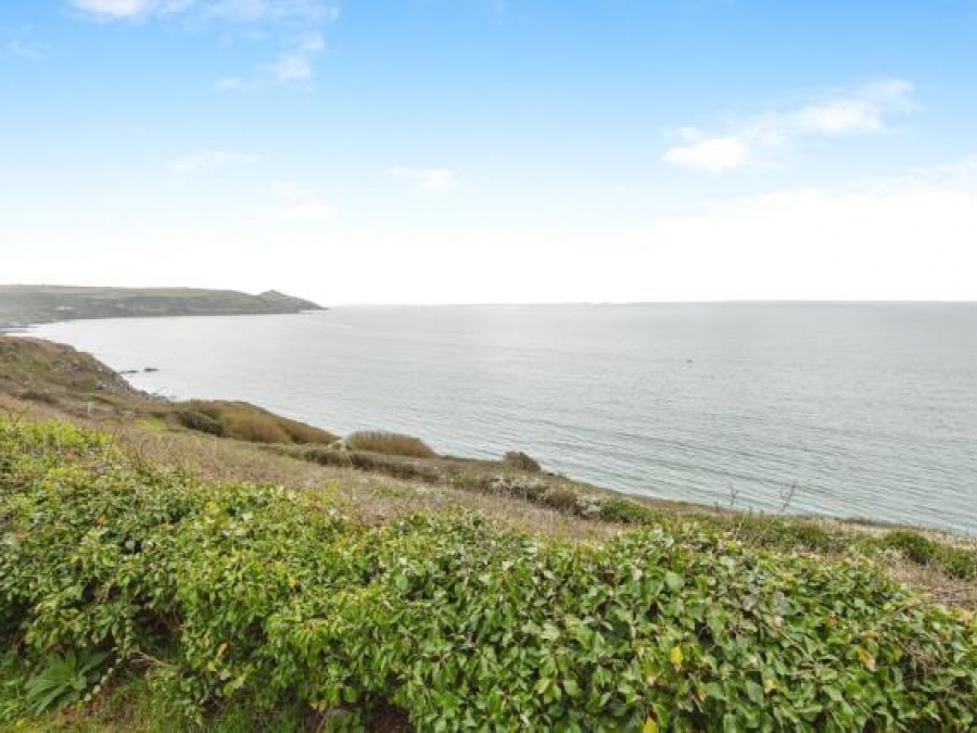 Chalet 16 'thatledo', Treninnow & Wiggle Cliff, Millbrook, Cornwall