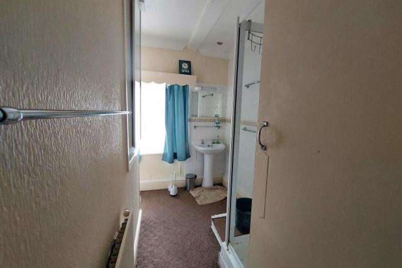 127 Newton Road, Torquay TQ2 7AJ