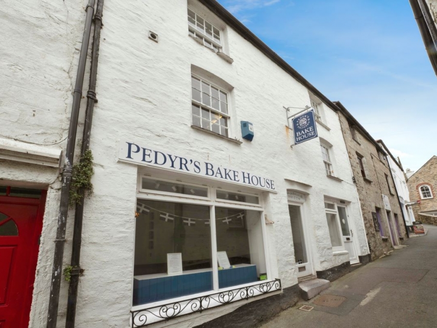 Pedyr's Bake House, 4 Fore Street, Polperro, Cornwall, PL13 2QR
