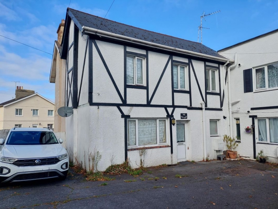 127 Newton Road, Torquay, Devon, TQ2 7AJ