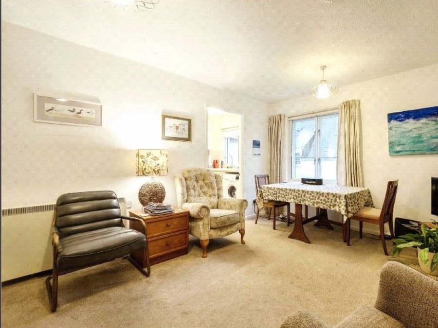 Flat 31 The Manor House, Coronation Road, Totnes, Devon, TQ9 5DF