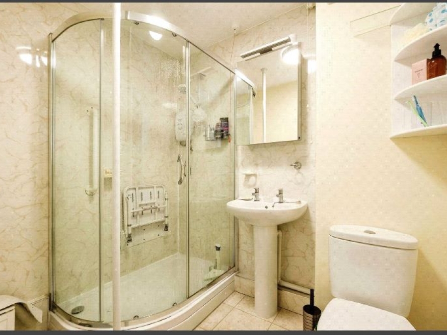 Flat 31 The Manor House, Coronation Road, Totnes, Devon, TQ9 5DF