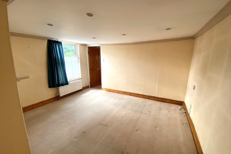 51 Old Exeter Road, Newton Abbot, Devon, TQ12 2NH TQ12 2NH