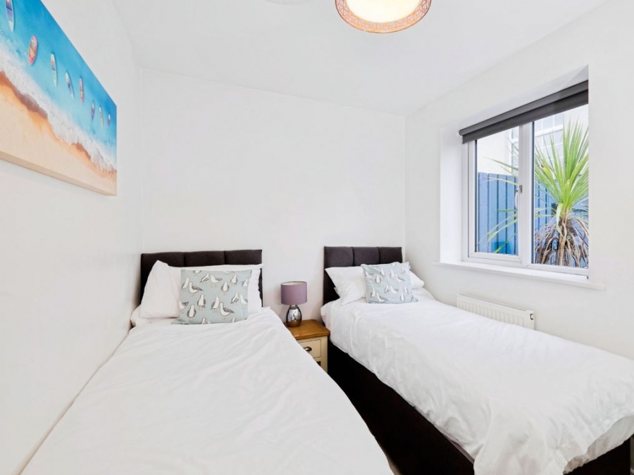 8 Lescudjack Heights, Pendennis Place, Penzance, Cornwall, TR18 2FA