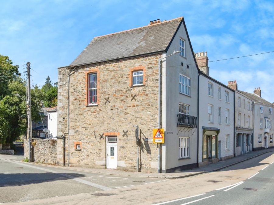 Rudge House, Queen Street, Lostwithiel, Cornwall, PL22 0AB
