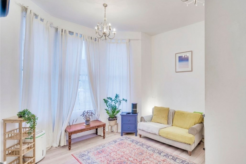 Flat 2, 62 Dale Road, Plymouth, Devon, PL4 6PA PL4 6PA