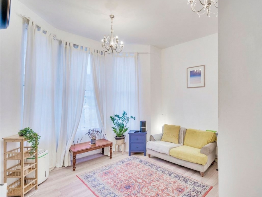 Flat 2, 62 Dale Road, Plymouth, Devon, PL4 6PA