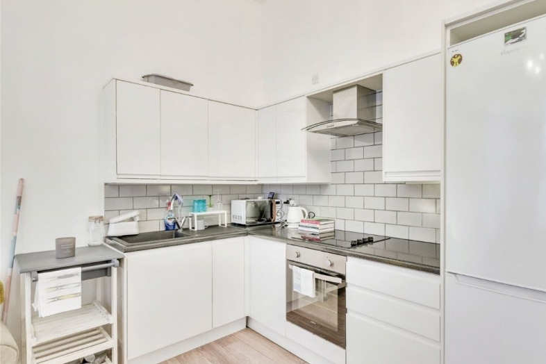 Flat 2, 62 Dale Road, Plymouth, Devon, PL4 6PA PL4 6PA