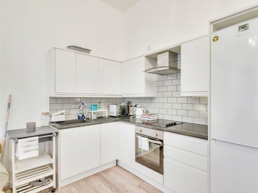 Flat 2, 62 Dale Road, Plymouth, Devon, PL4 6PA