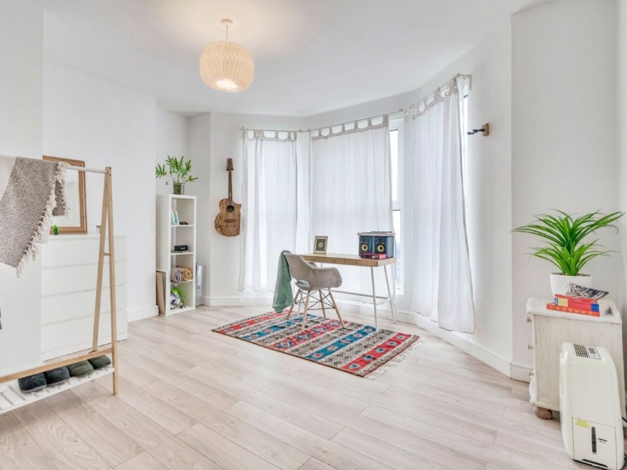 Flat 2, 62 Dale Road, Plymouth, Devon, PL4 6PA