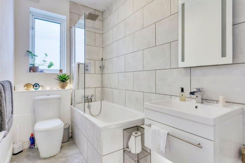 Flat 2, 62 Dale Road, Plymouth, Devon, PL4 6PA PL4 6PA