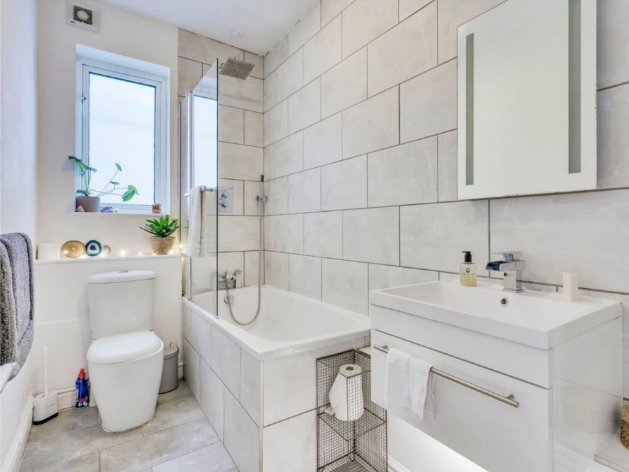 Flat 2, 62 Dale Road, Plymouth, Devon, PL4 6PA