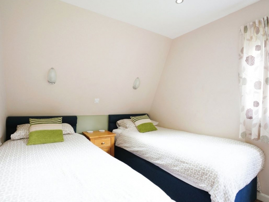 Lodge 4, Bodmin Holiday Park, Lanivet, Bodmin, Cornwall, PL30 5JJ