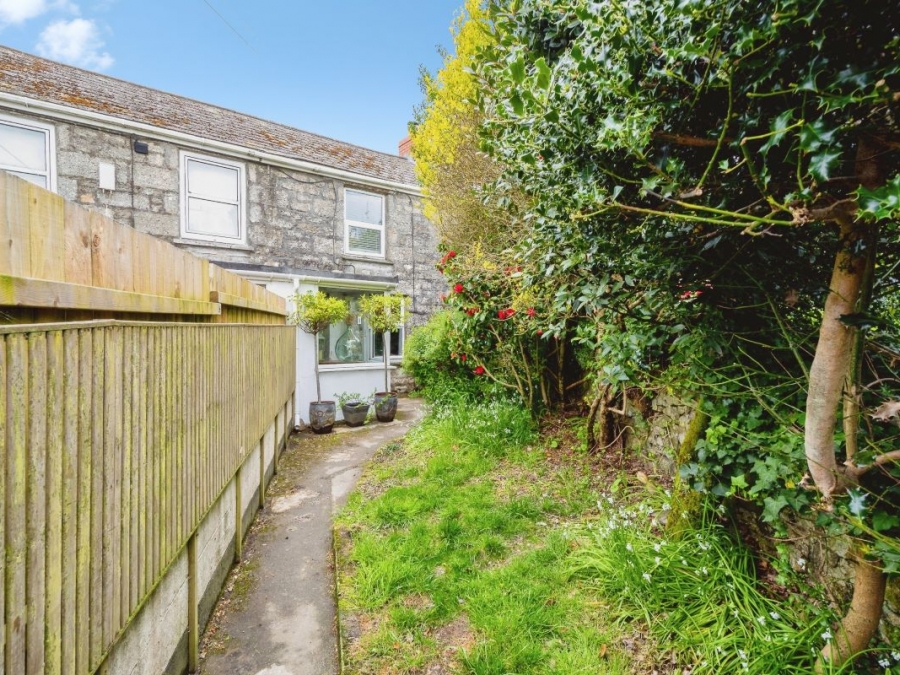 1 Burras Row, Burras, Wendron, Helston, Cornwall, TR13 0JE