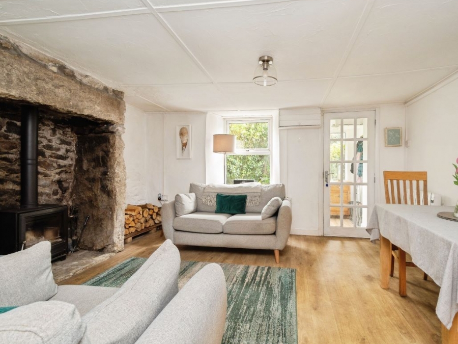 1 Burras Row, Burras, Wendron, Helston, Cornwall, TR13 0JE