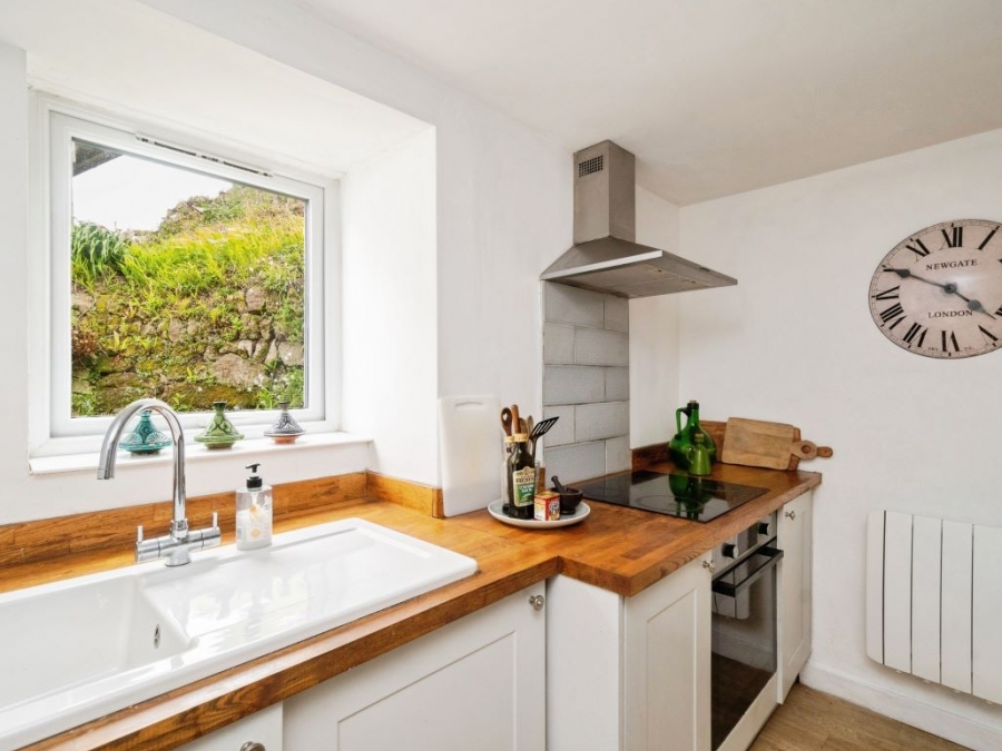 1 Burras Row, Burras, Wendron, Helston, Cornwall, TR13 0JE