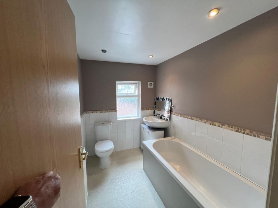 Flat 2, 99 Church Road, Formby, Liverpool, Merseyside, L37 3ND