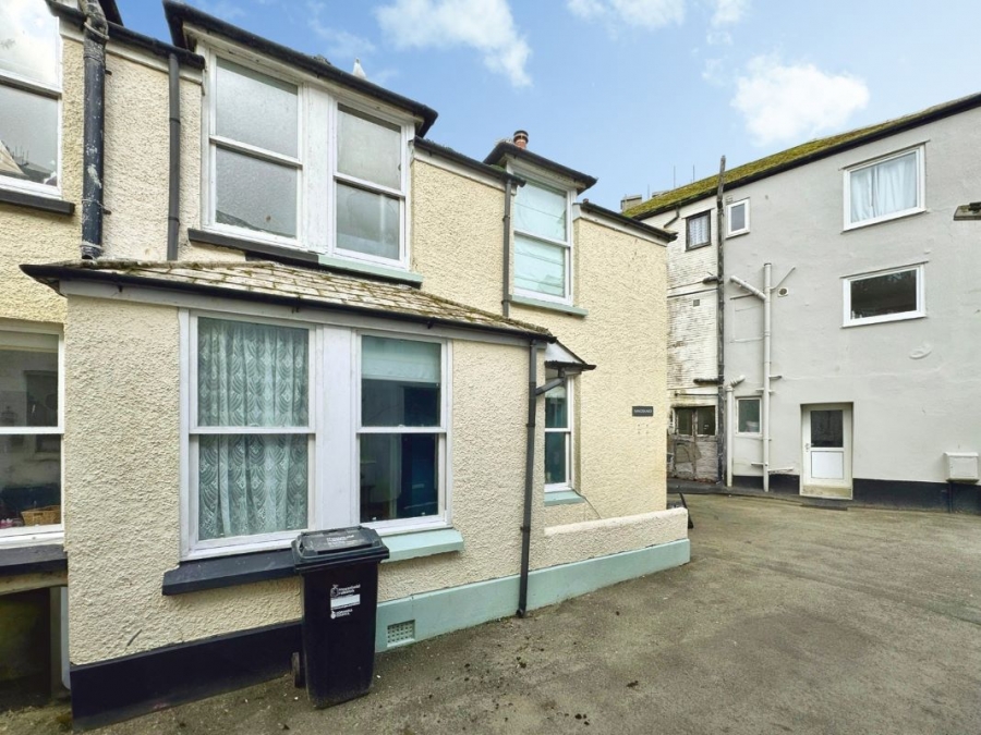 Sandbanks, Bay Street, Looe, Cornwall, PL13 1BZ